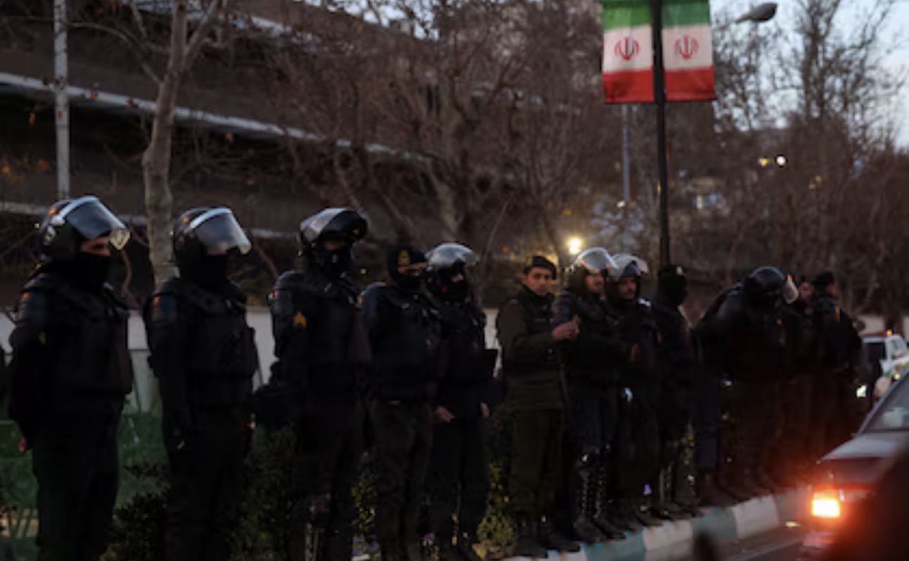 El régimen de Irán suspende servicios de internet y telefonía a nivel nacional