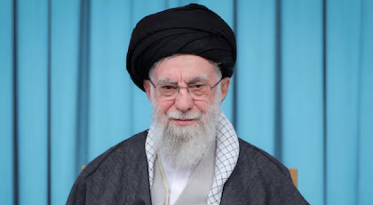 Quién es el Ayatollah Khamenei, uno de los objetivos del bombardeo de Estados Unidos e Israel en Irán