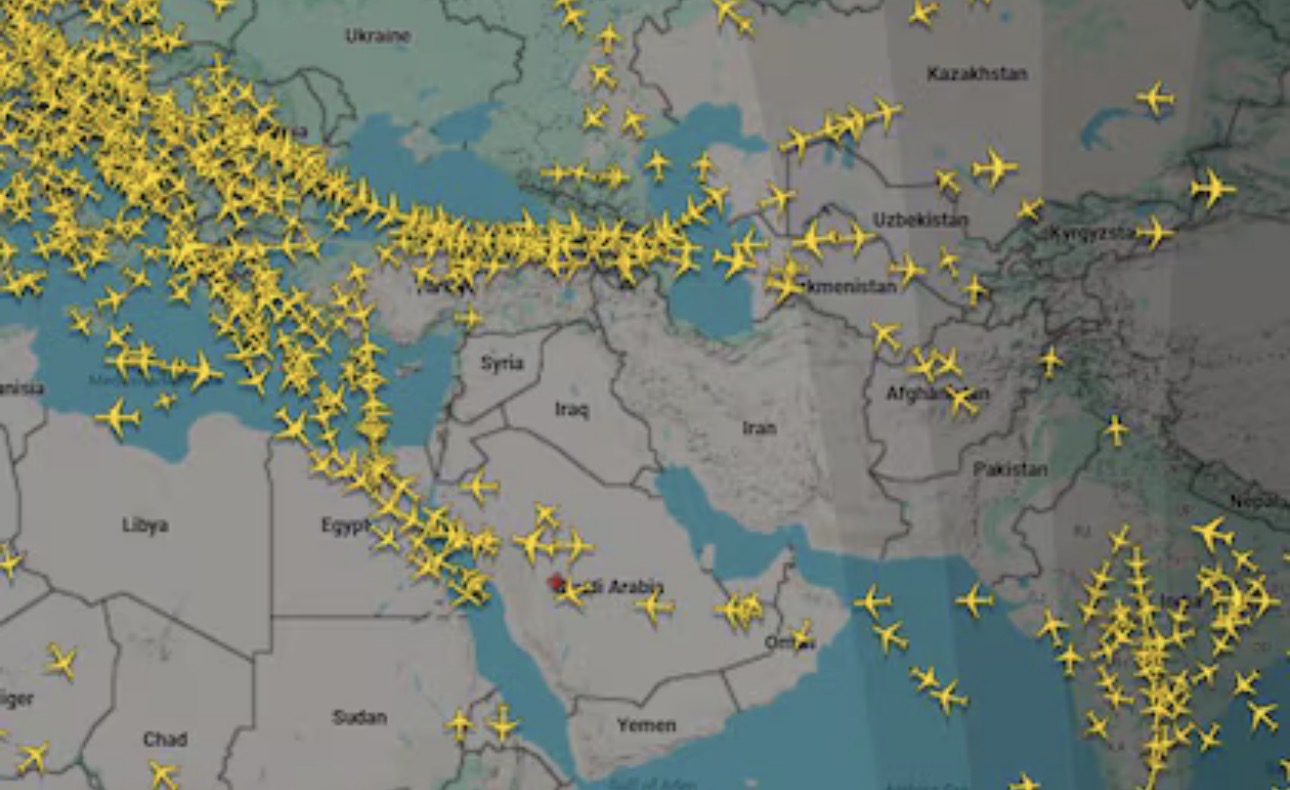 Qué aerolíneas internacionales anunciaron la suspensión de sus vuelos hacia Medio Oriente