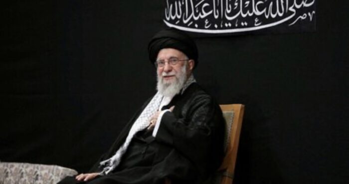 Reportan la muerte de de la hija, el yerno y la nieta de Khamenei