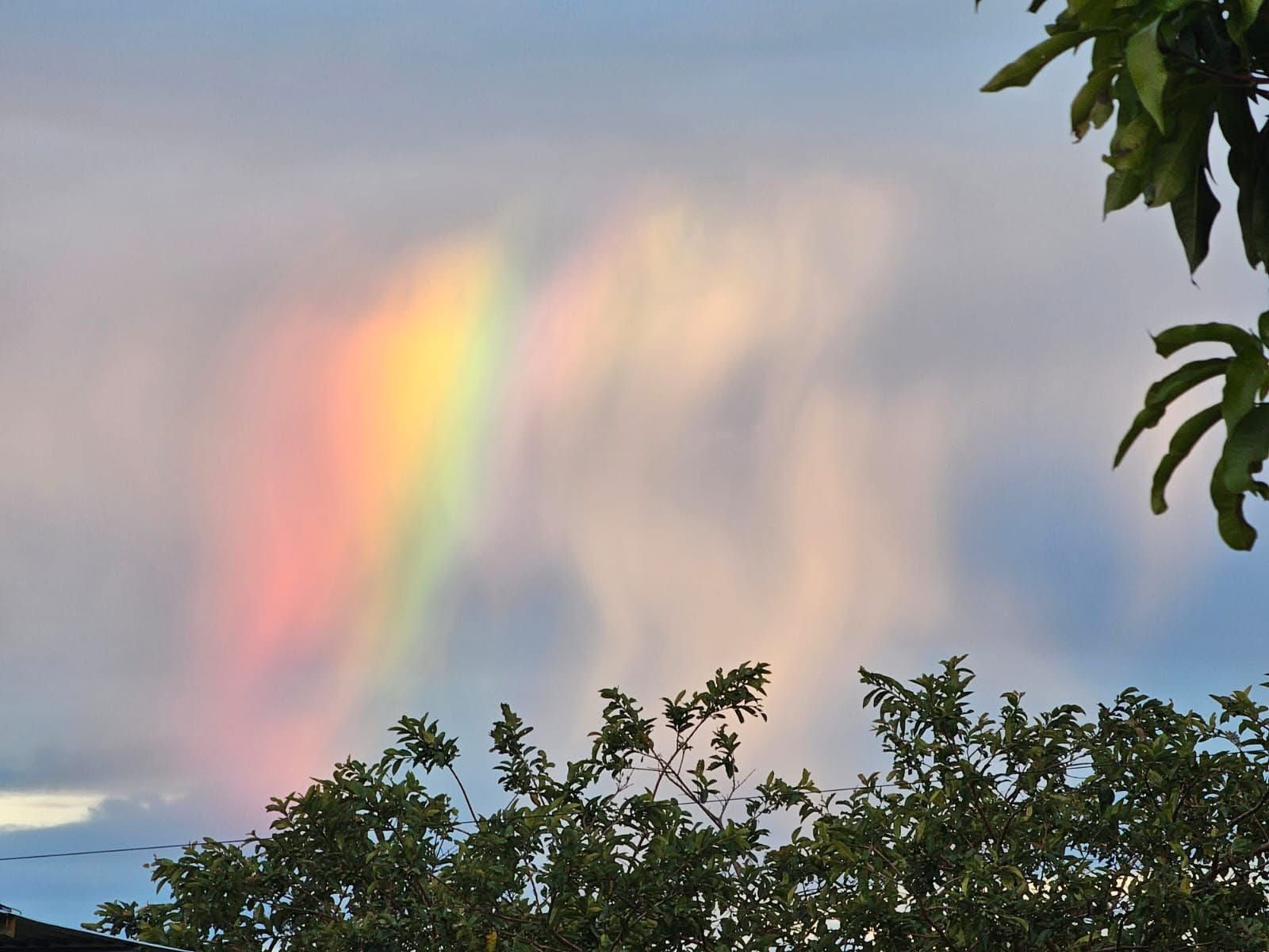 ¿Arcoíris o nubes resplandecientes? IMN aclara fenómeno que se presentó en Heredia este martes