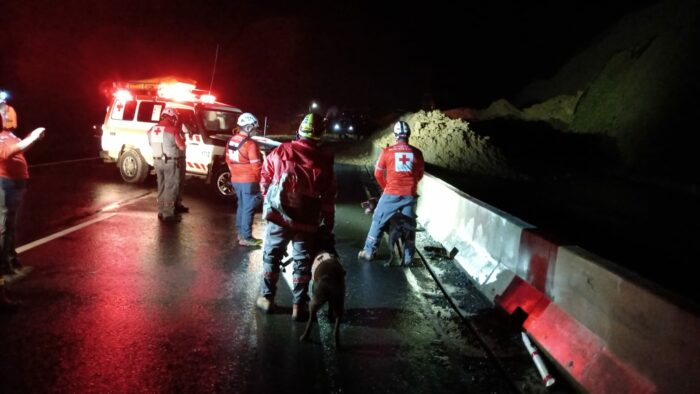 Cruz Roja mantiene búsqueda ante llamada de alarma por deslizamiento sobre Ruta 32 en Siquirres