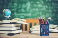Más de un millón de estudiantes regresarán a las aulas este lunes