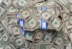 ¿Qué hacer si mi salario lo pagan en dólares ante situación del tipo de cambio?