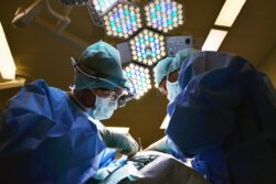CCSS amplía emergencia institucional durante 6 meses más por renuncia de médicos especialistas