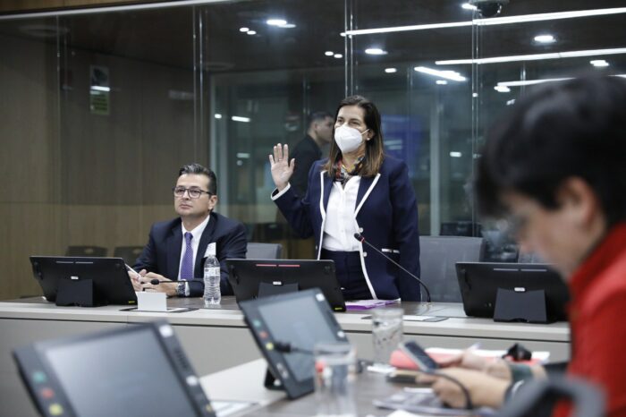 Diputados cuestionaron a Marta Esquivel en comisión investigadora de la CCSS