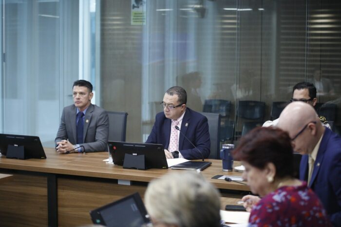 Jerarca de Justicia y Gloria Navas se enfrentaron por Ley de Ejecución de la Pena