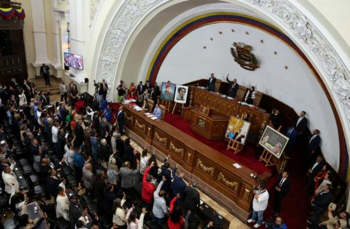 El Parlamento venezolano prorrogó por 30 días la comisión que supervisa la Ley de Amnistía para presos políticos