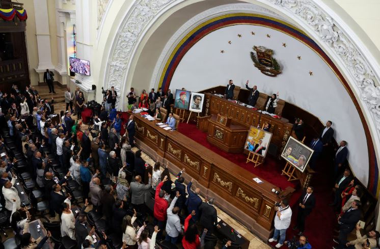 El Parlamento venezolano prorrogó por 30 días la comisión que supervisa la Ley de Amnistía para presos políticos