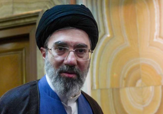 El nuevo líder supremo de Irán sigue sin aparecer en público, pero el régimen difundió su primer mensaje