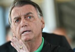 Bolsonaro salió de cuidados intensivos tras presentar una mejora de su cuadro de neumonía bacteriana