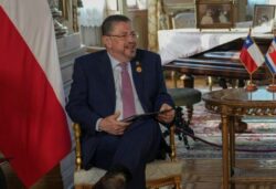 Presidente Chaves dice que ‘aprecia’ ayuda contra el narcotráfico ante consulta sobre intervención militar de EE.UU.