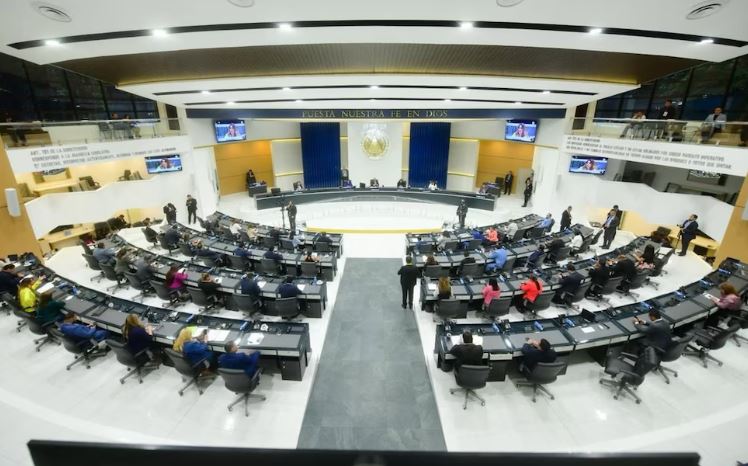 Diputados en El Salvador aprueban reforma para imponer cadena perpetua a homicidas, violadores y terroristas