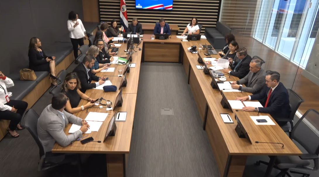 Comisión rechazó plan que elevaría hasta los 12 años de prisión las penas por aborto