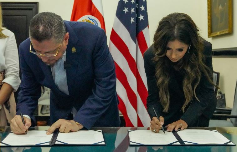 Seguridad defiende acuerdo para recibir deportados: “Es una colaboración para que no pasen meses esperando”