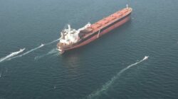 Crece la tensión en el estrecho de Ormuz: la Guardia Revolucionaria iraní afirmó haber interceptado tres buques