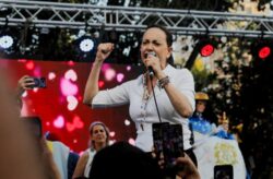 La líder opositora María Corina Machado instó a sus compatriotas exiliados en Chile a volver a Venezuela