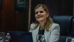 Laura Fernández llamó a diputados a aprobar créditos para Ruta 1 y tren eléctrico tras ajuste en tasas de interés