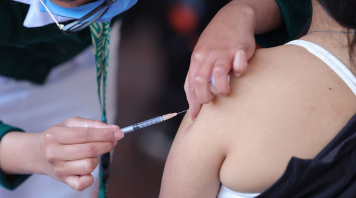 Salud amplía vacuna contra sarampión para viajeros desde los 15 años