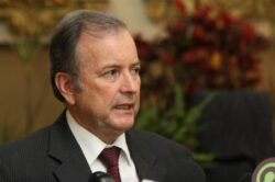 Ottón Solís asegura que incluir a Presidente Chaves en próximo gobierno sería el ‘peor error’ de Laura Fernández