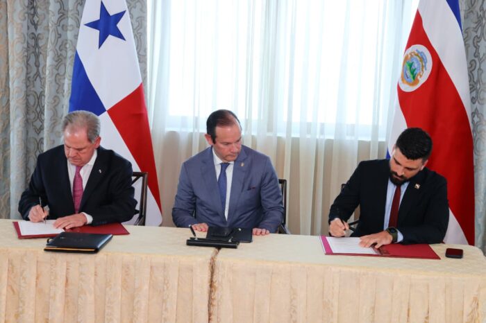 Costa Rica firmó acuerdo con Panamá para ‘interconectar’ sistema de trenes