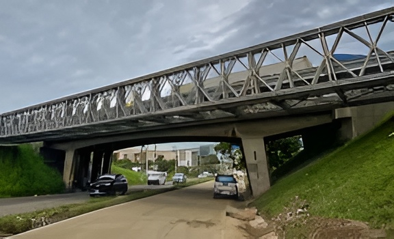Lanamme advierte que daños en puente bailey frente al aeropuerto representan un riesgo para conductores y peatones