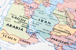 Emiratos Árabes Unidos afirmó que el estrecho de Ormuz “nunca ha sido propiedad de Irán como para cerrarlo”