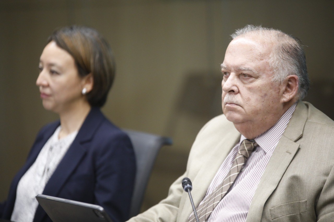 Contraloría ve con buenos ojos crédito para tren eléctrico: Advierte sobre riesgos por expropiaciones pendientes