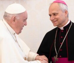 El papa León XIV recordó a Francisco en el primer aniversario de su muerte: “Sus gestos permanecen en nuestros corazones”