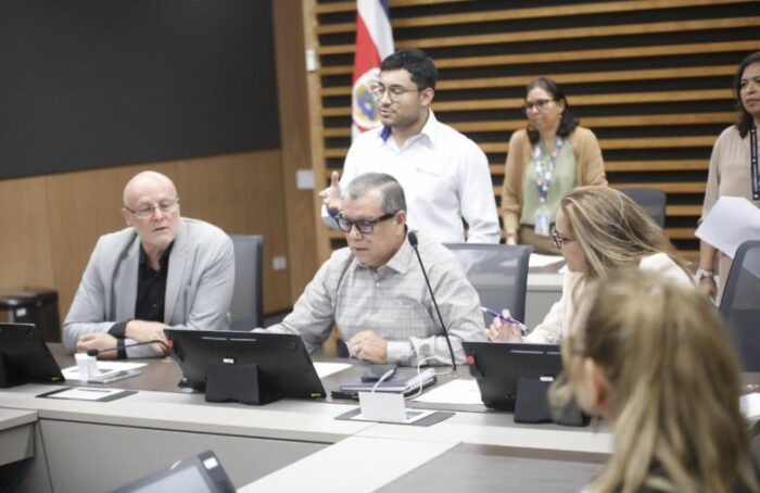 Congreso implementa sistema para detectar a diputados que se salen de sesiones y luego cobran dietas