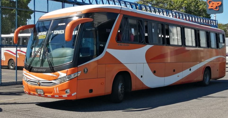 Solicitan aumento de ₡430 para el pasaje de bus entre San José y Puntarenas