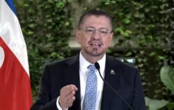 Presidente expresó “indignación y repudio” por agresión a jueza y rechazó responsabilidad por críticas