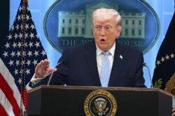 Trump le ordenó a la Marina de EEUU que destruya a todas las lanchas iraníes que coloquen minas en el estrecho de Ormuz