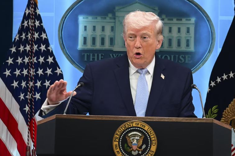 Trump le ordenó a la Marina de EEUU que destruya a todas las lanchas iraníes que coloquen minas en el estrecho de Ormuz #NM935