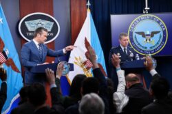 EEUU afirmó haber destruido el 80% de los sistemas de defensa aérea y el 90% de las fábricas de armas de Irán