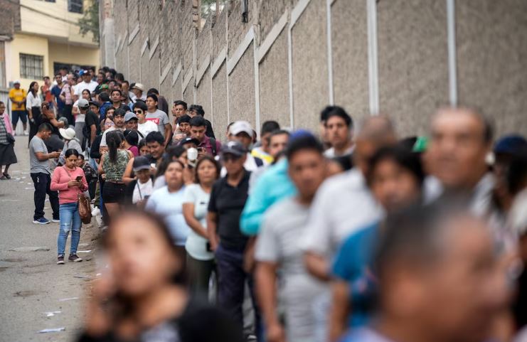Keiko Fujimori se perfila para su cuarta segunda vuelta en Perú y crece expectativa por conocer a su rival