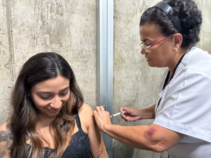 Piden que población con enfermedades crónicas se coloque la vacuna contra la influenza tras rezago el año pasado