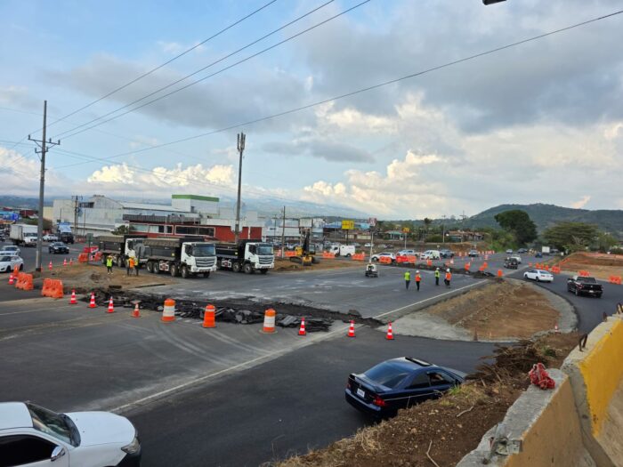 ¡Atención conductores! Ubican rotonda provisional en entrada a San Ramón sobre Ruta 1 para construir túnel