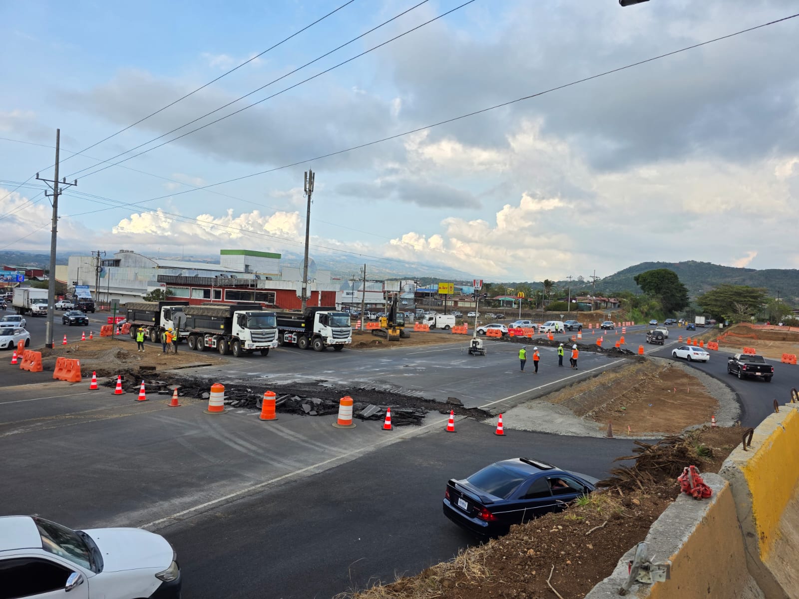 ¡Atención conductores! Ubican rotonda provisional en entrada a San Ramón sobre Ruta 1 para construir túnel