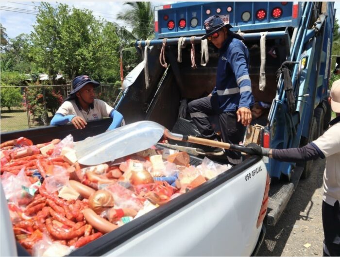 SENASA decomisa 400 kilos de embutidos y 40 de queso en operativo en Limón