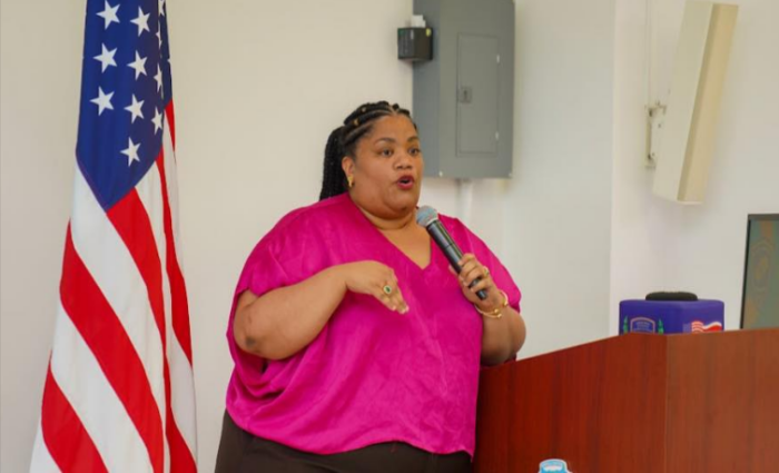 Alcaldesa de Limón urge ‘mejorar clima de inversión’ luego de que empresas no ofertaron para construir hospital