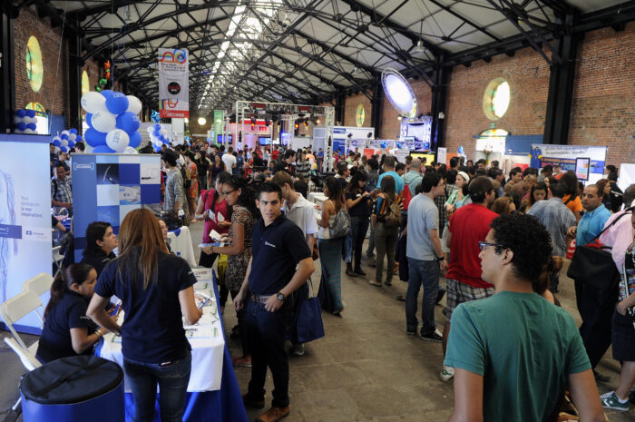 Feria de empleo Hello Brete ofrece más de 1.500 puestos este lunes en la Antigua Aduana