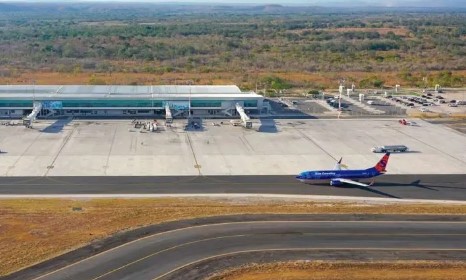Comisión aprueba informe que señala al Gobierno por irregularidades en reparación de pista del aeropuerto de Guanacaste