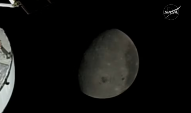 Nombran un cráter de la Luna en honor a la esposa fallecida de un astronauta de Artemis II #NM935