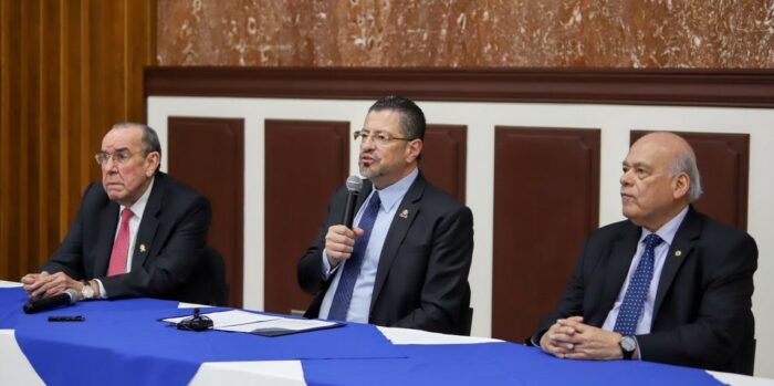 Presidente dice que disputa con Poder Judicial se mantendrá y pide a diputados de oposición ‘apoyar la continuidad’