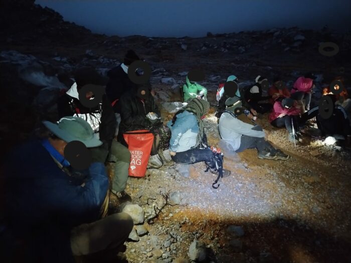 Detienen a 30 turistas por ingresar ilegalmente al Parque Nacional Volcán Poás