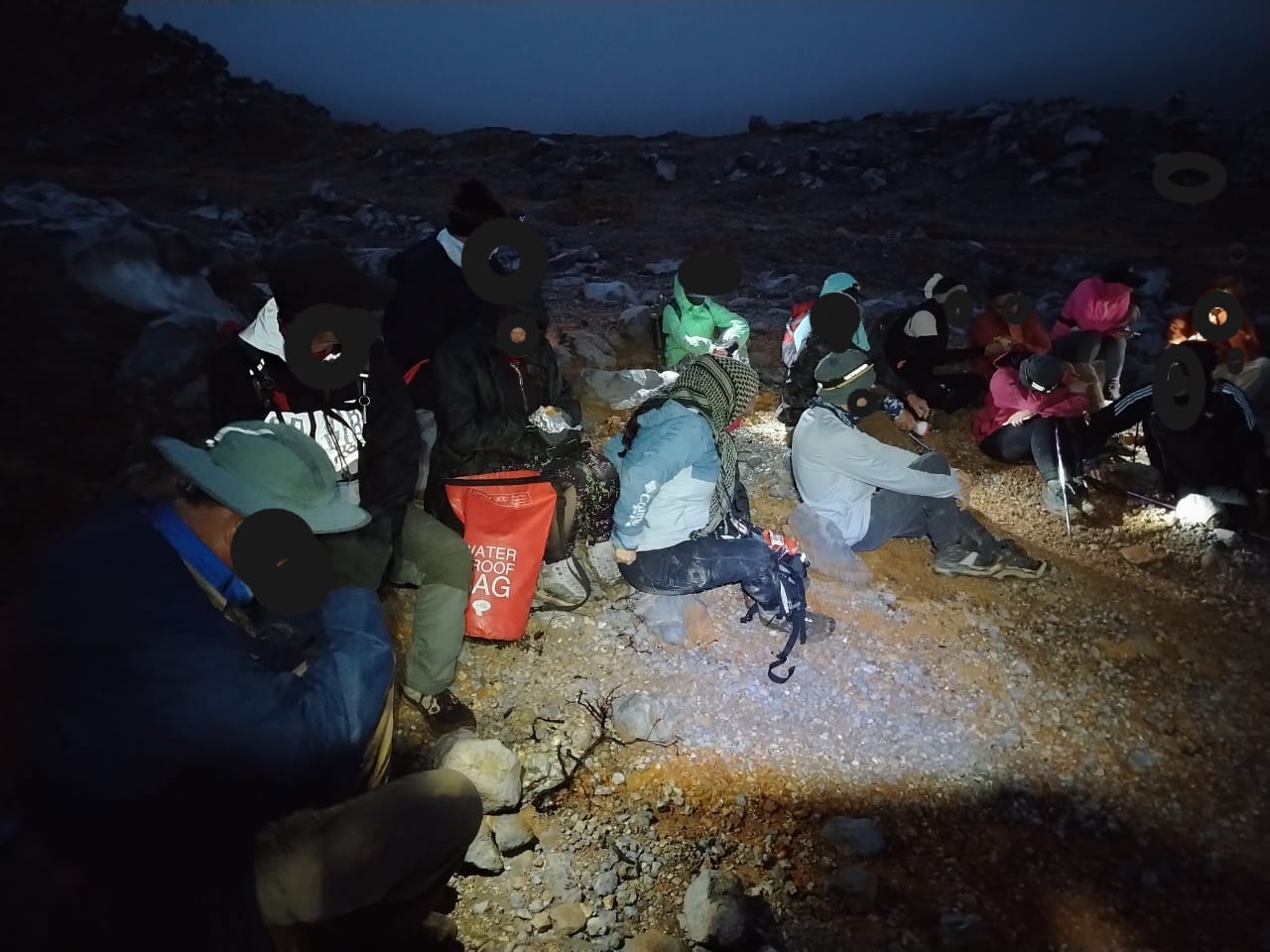 Detienen a 30 turistas por ingresar ilegalmente al Parque Nacional Volcán Poás