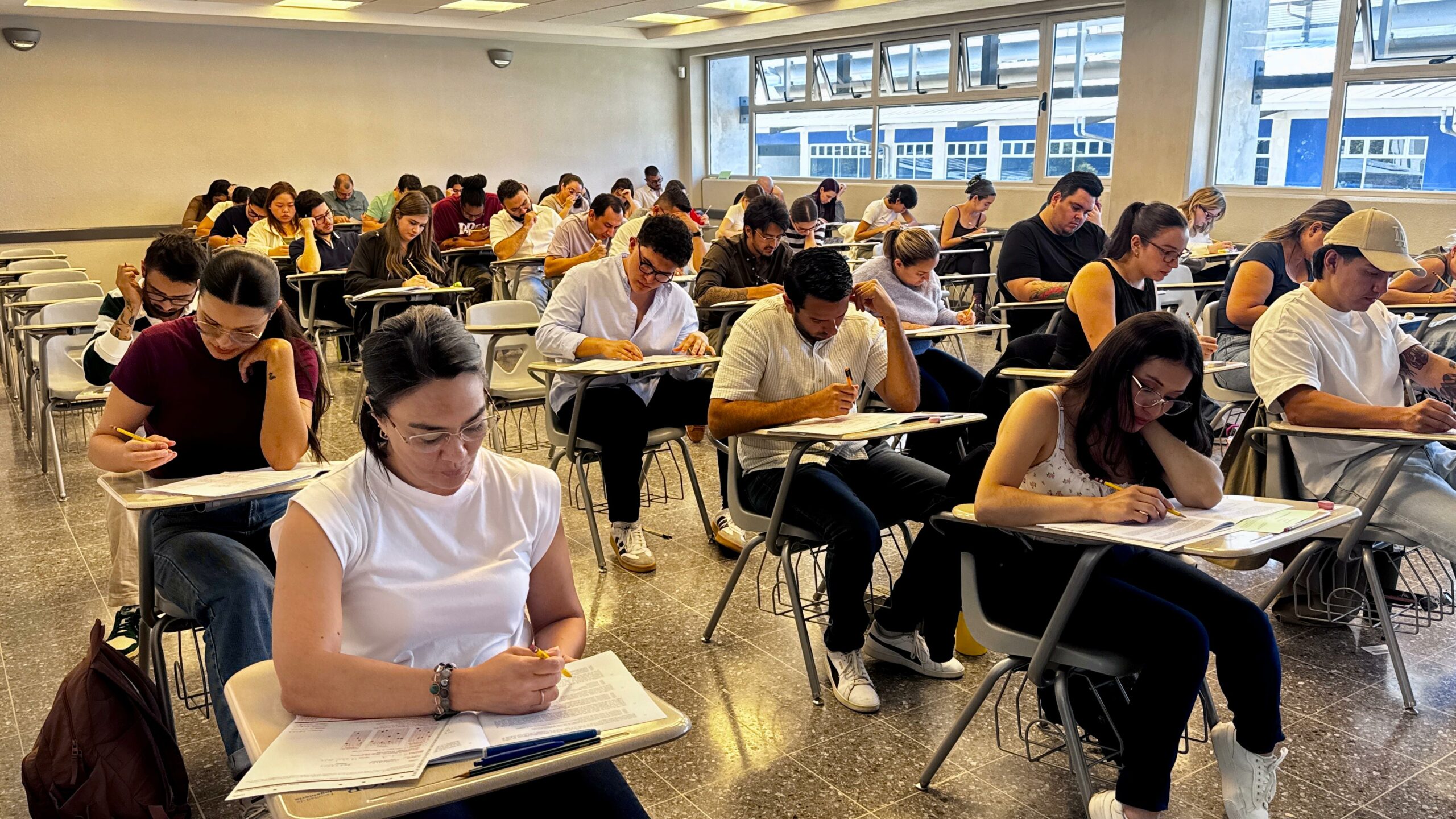 Más de 2 mil médicos realizaron examen para optar por residencias en la CCSS