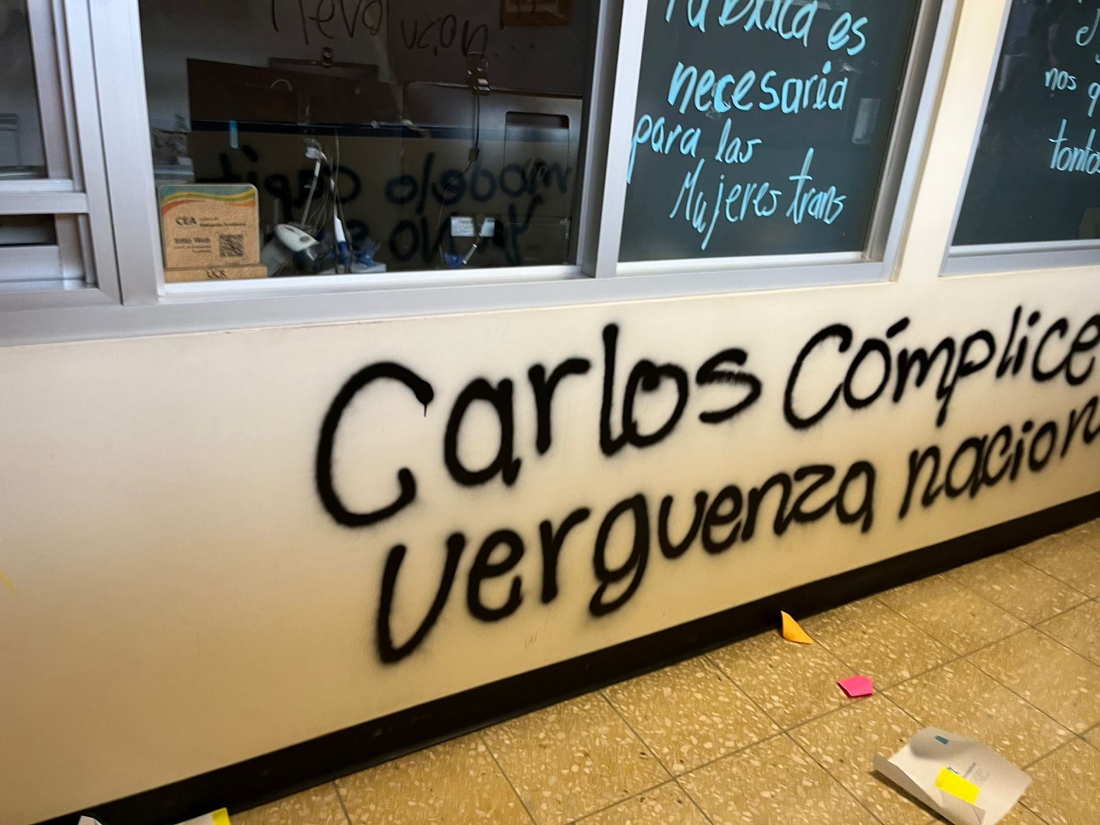 Edificio de Rectoría de la UCR sigue tomado por estudiantes pese a amenaza de tiroteo