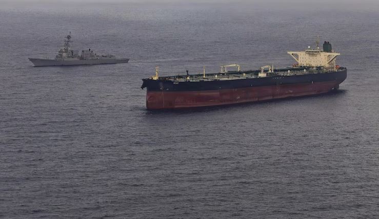 Irán amenazó con dificultar el paso por Ormuz a los países que apliquen las sanciones de EEUU contra el régimen